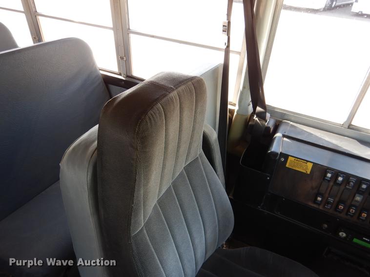 image for item DG5777 1998 International 3800 Thomas school bus