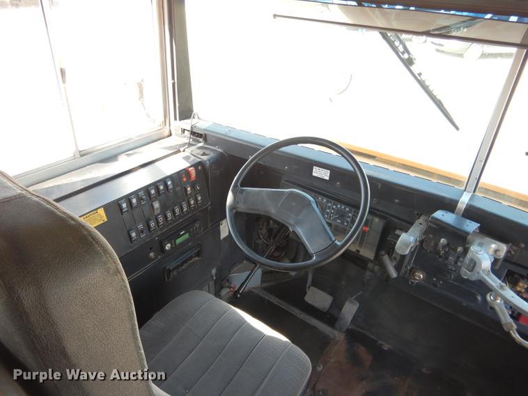 image for item DG5777 1998 International 3800 Thomas school bus