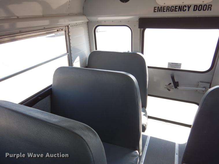 image for item DG5777 1998 International 3800 Thomas school bus