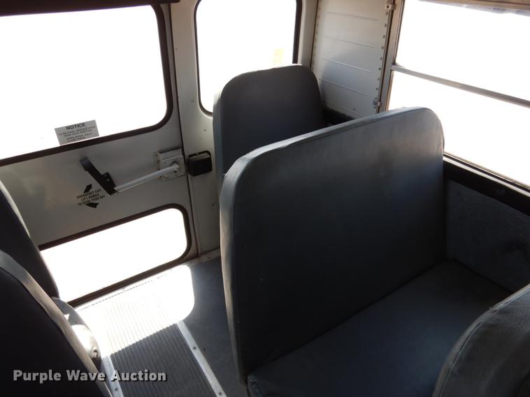 image for item DG5777 1998 International 3800 Thomas school bus