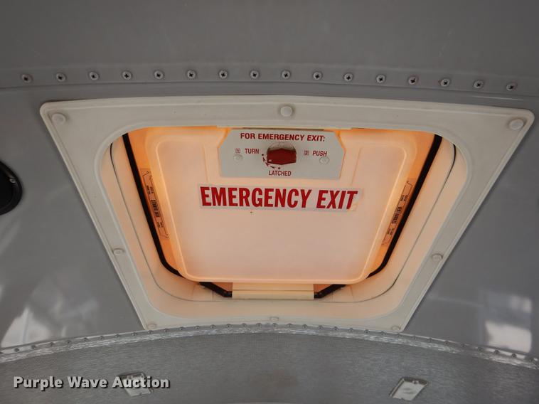 image for item DG5777 1998 International 3800 Thomas school bus