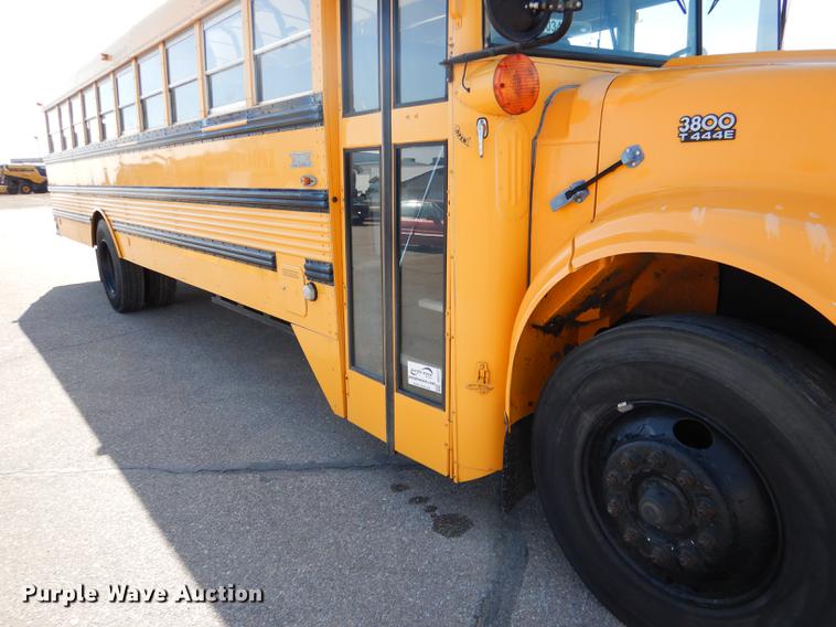 image for item DG5777 1998 International 3800 Thomas school bus