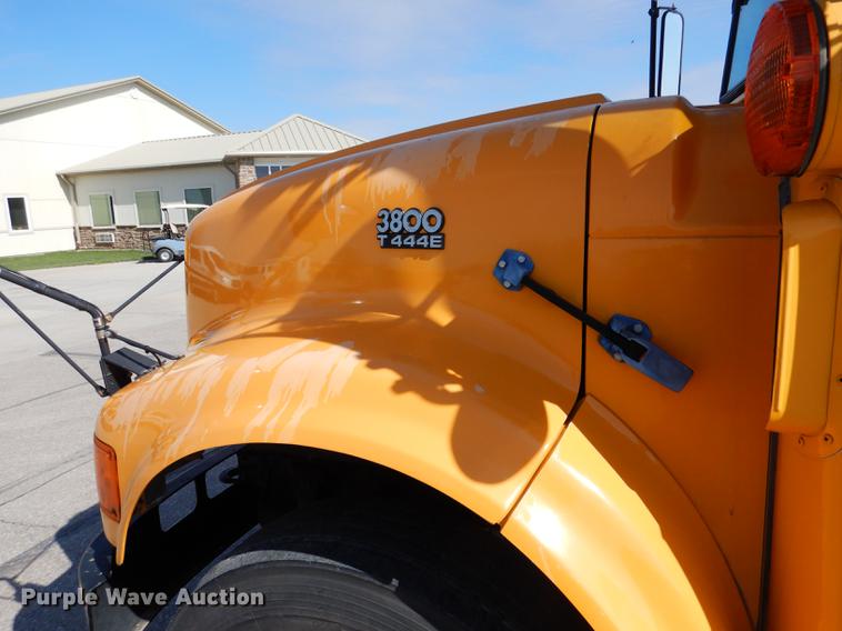 image for item DG5777 1998 International 3800 Thomas school bus