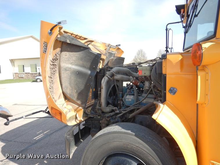 image for item DG5777 1998 International 3800 Thomas school bus