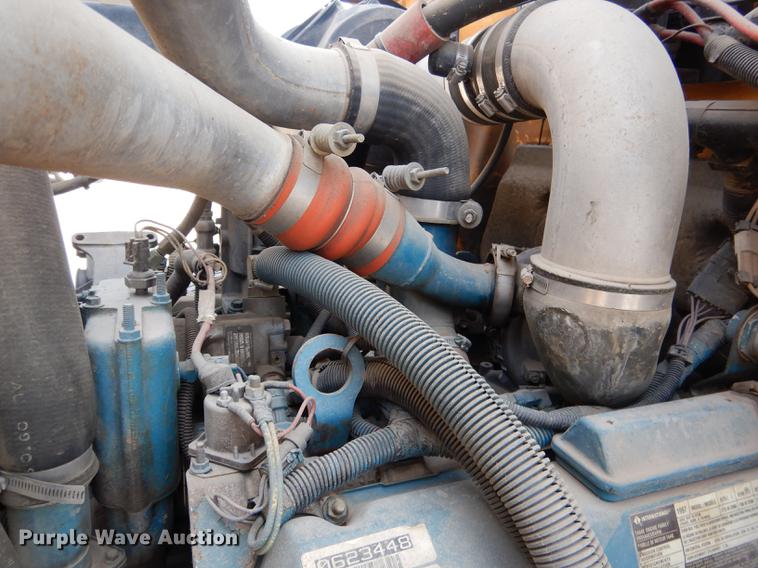 image for item DG5777 1998 International 3800 Thomas school bus