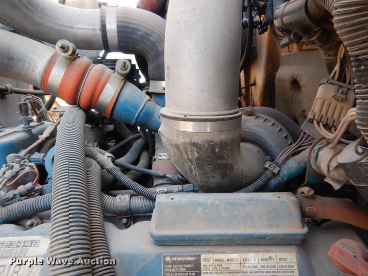 image for item DG5777 1998 International 3800 Thomas school bus