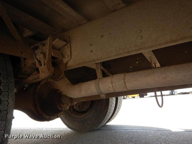 image for item DG5777 1998 International 3800 Thomas school bus