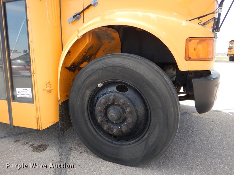 image for item DG5777 1998 International 3800 Thomas school bus