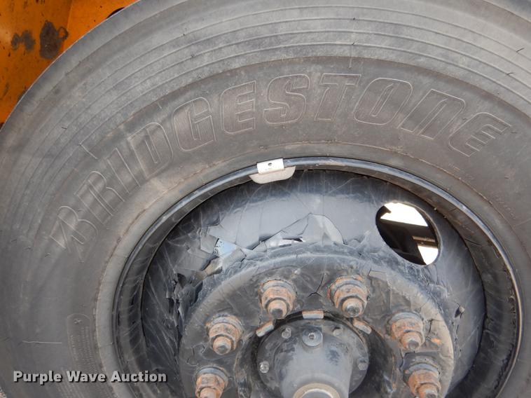 image for item DG5777 1998 International 3800 Thomas school bus