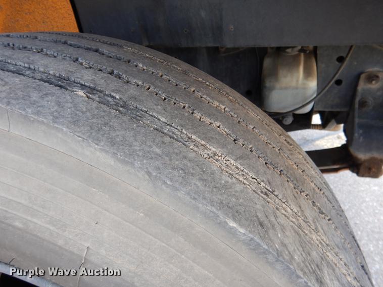 image for item DG5777 1998 International 3800 Thomas school bus