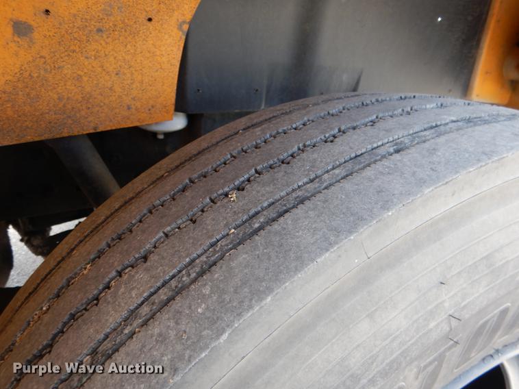 image for item DG5777 1998 International 3800 Thomas school bus