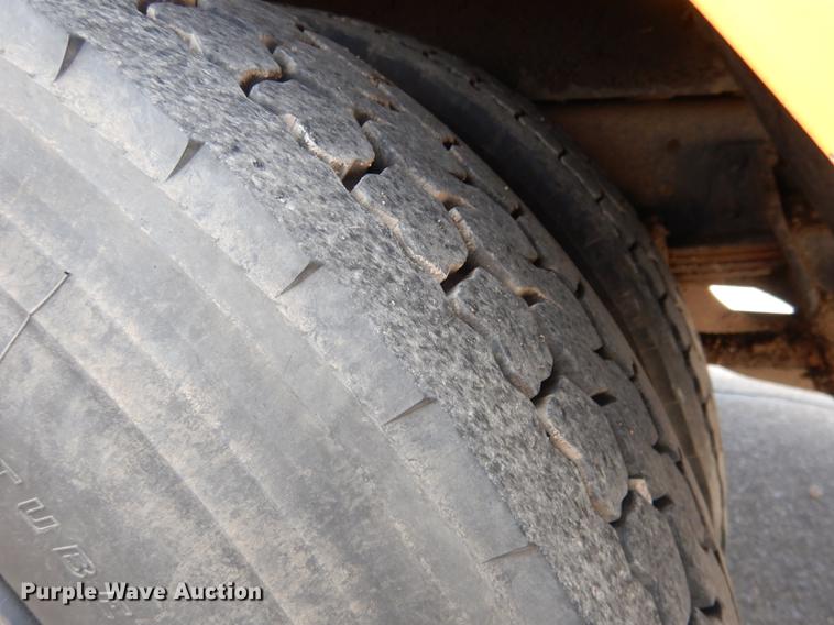 image for item DG5777 1998 International 3800 Thomas school bus