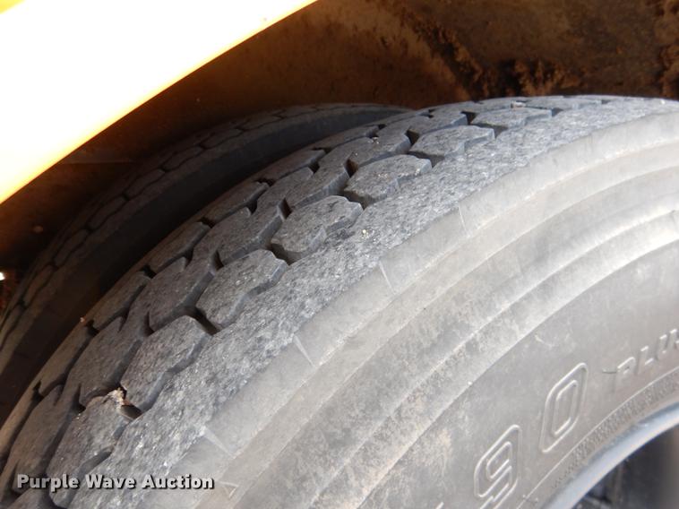 image for item DG5777 1998 International 3800 Thomas school bus