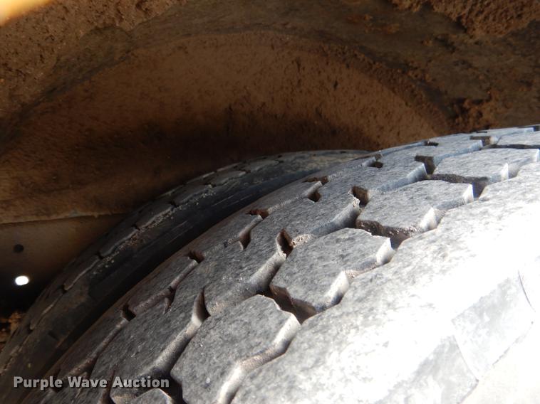 image for item DG5777 1998 International 3800 Thomas school bus