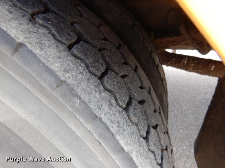 image for item DG5777 1998 International 3800 Thomas school bus