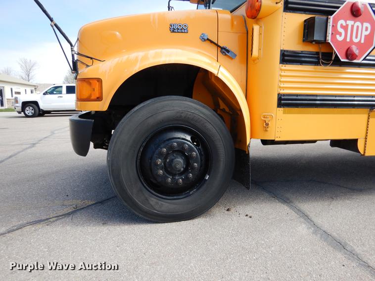 image for item DG5777 1998 International 3800 Thomas school bus