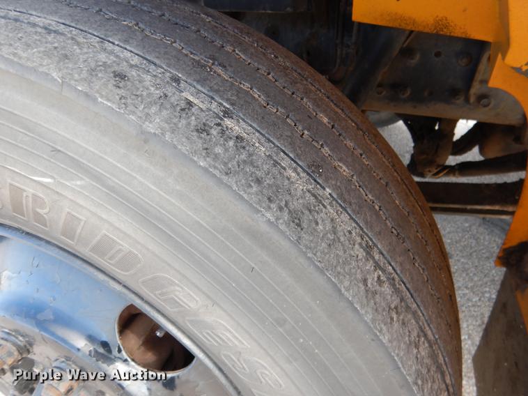 image for item DG5777 1998 International 3800 Thomas school bus