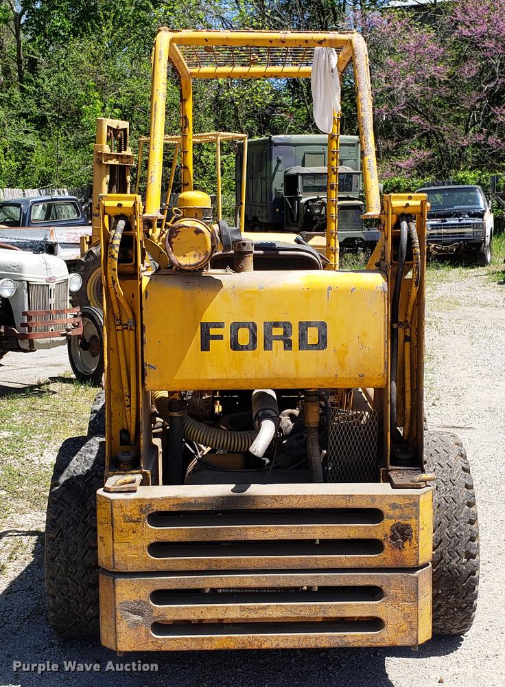 image for item EN9904 Ford CL30 skid steer