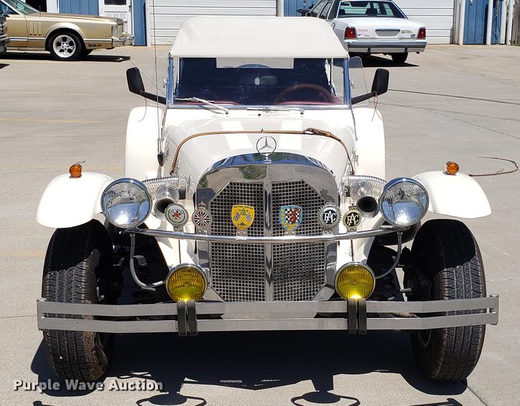 image for item EN9906 1986 Mercedes Benz convertible