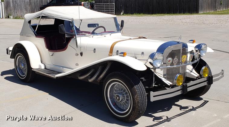 image for item EN9906 1986 Mercedes Benz convertible