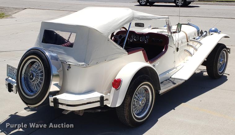 image for item EN9906 1986 Mercedes Benz convertible