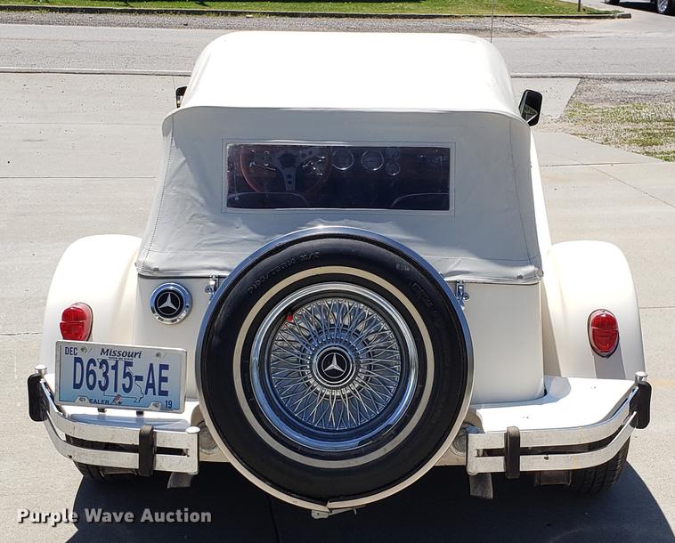 image for item EN9906 1986 Mercedes Benz convertible