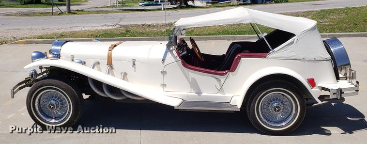 image for item EN9906 1986 Mercedes Benz convertible