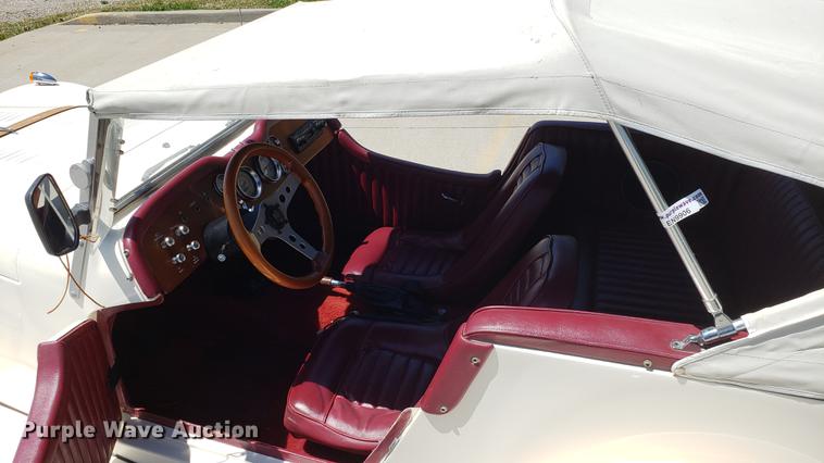 image for item EN9906 1986 Mercedes Benz convertible