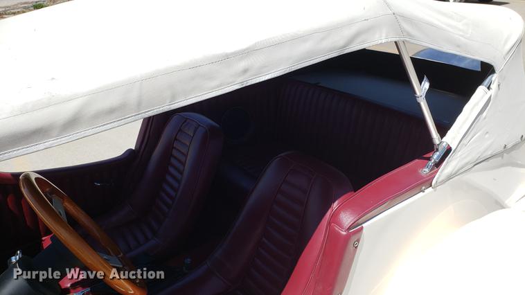 image for item EN9906 1986 Mercedes Benz convertible