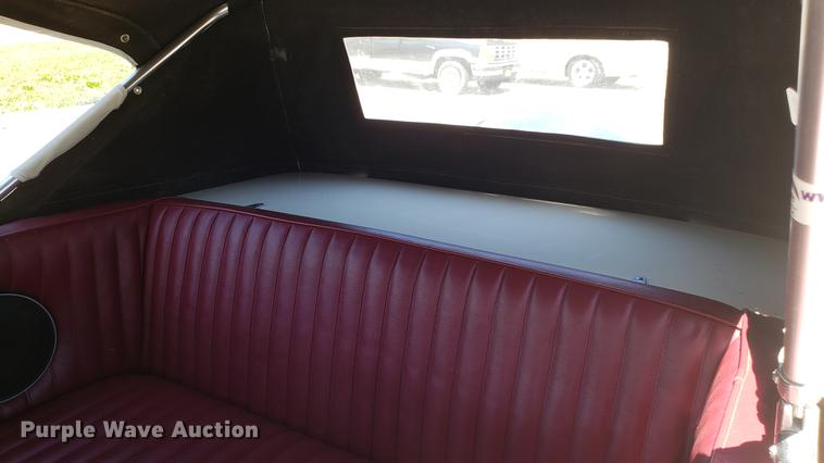 image for item EN9906 1986 Mercedes Benz convertible