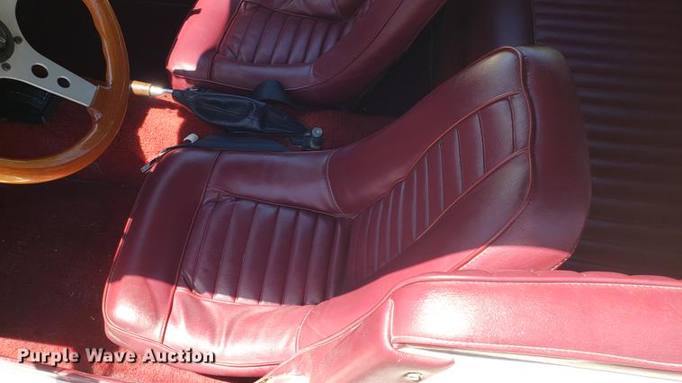 image for item EN9906 1986 Mercedes Benz convertible