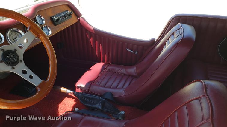 image for item EN9906 1986 Mercedes Benz convertible