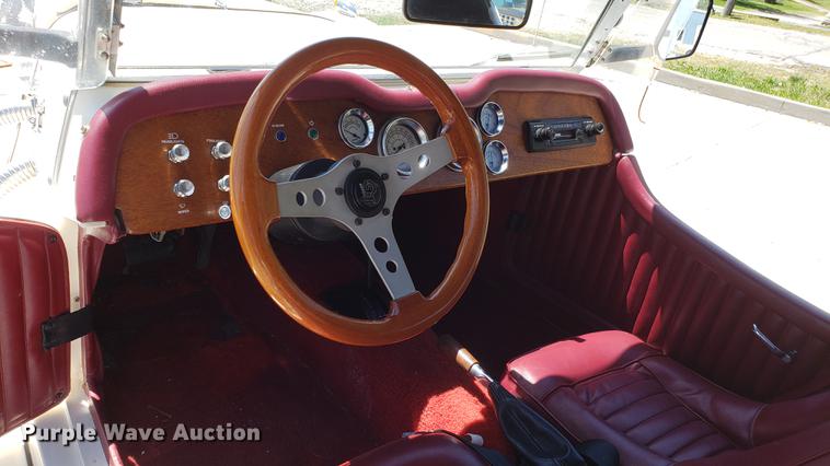 image for item EN9906 1986 Mercedes Benz convertible