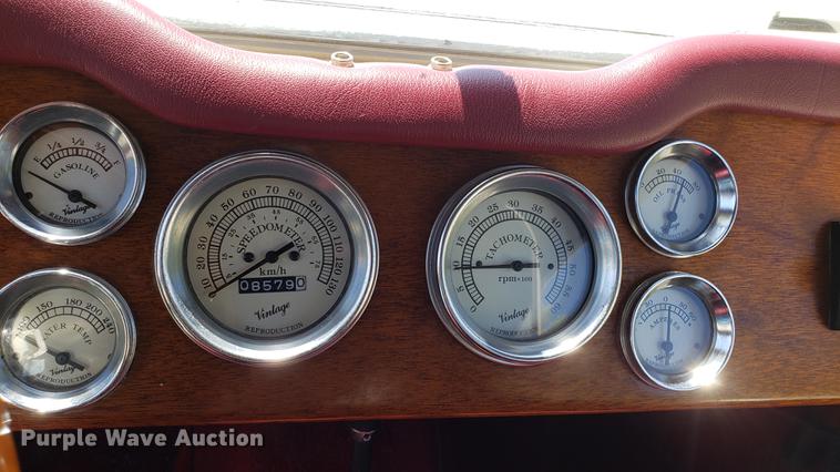 image for item EN9906 1986 Mercedes Benz convertible