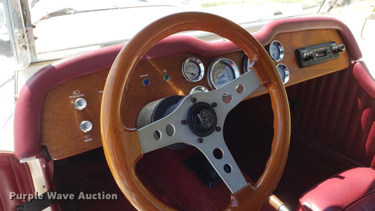 image for item EN9906 1986 Mercedes Benz convertible