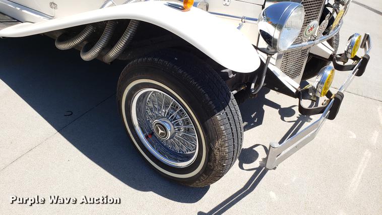 image for item EN9906 1986 Mercedes Benz convertible