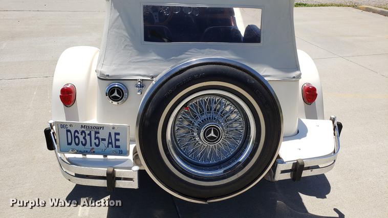 image for item EN9906 1986 Mercedes Benz convertible