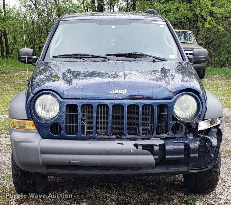 image for item EN9907 2005 Jeep Liberty SUV