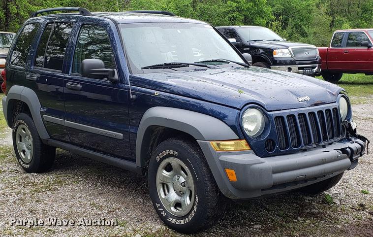 image for item EN9907 2005 Jeep Liberty SUV