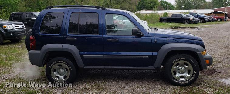 image for item EN9907 2005 Jeep Liberty SUV