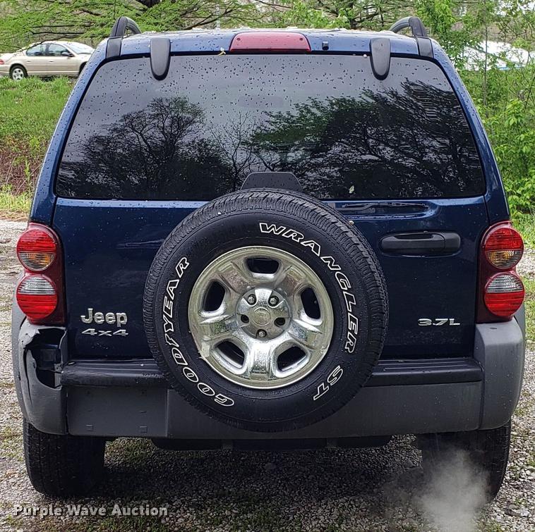 image for item EN9907 2005 Jeep Liberty SUV