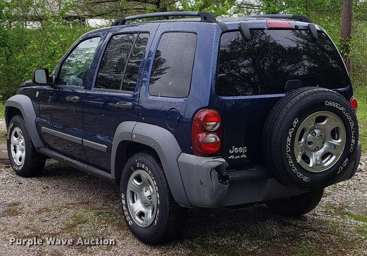 image for item EN9907 2005 Jeep Liberty SUV