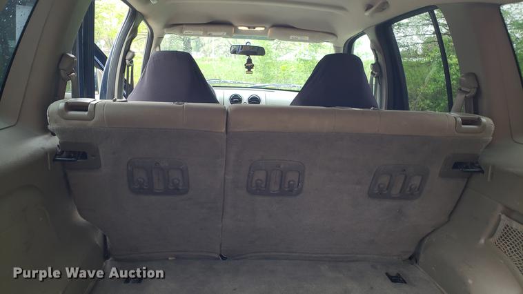 image for item EN9907 2005 Jeep Liberty SUV