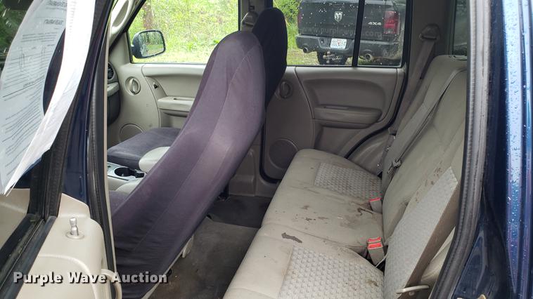 image for item EN9907 2005 Jeep Liberty SUV