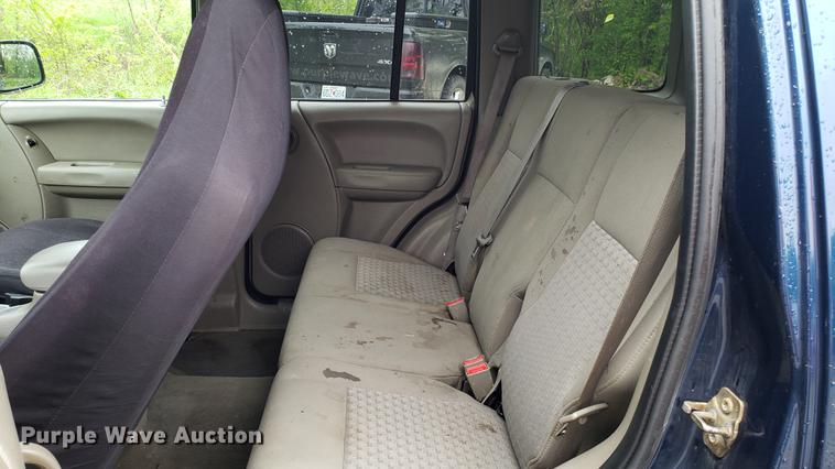 image for item EN9907 2005 Jeep Liberty SUV