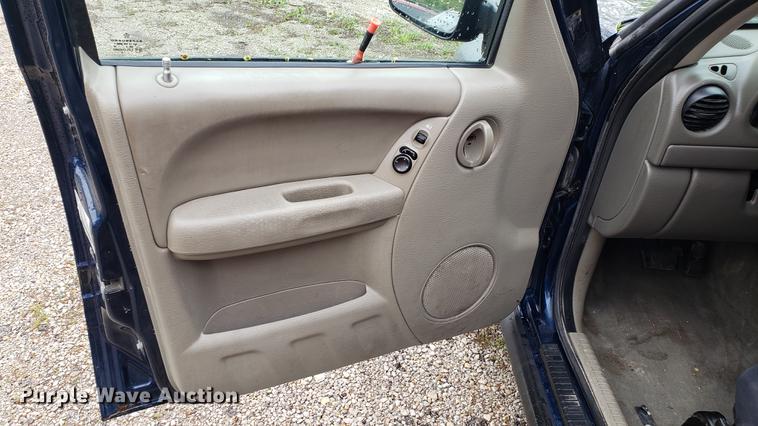 image for item EN9907 2005 Jeep Liberty SUV