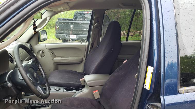 image for item EN9907 2005 Jeep Liberty SUV