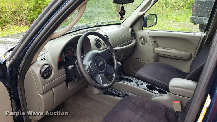 image for item EN9907 2005 Jeep Liberty SUV