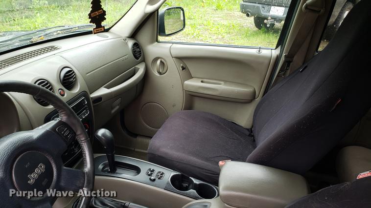 image for item EN9907 2005 Jeep Liberty SUV