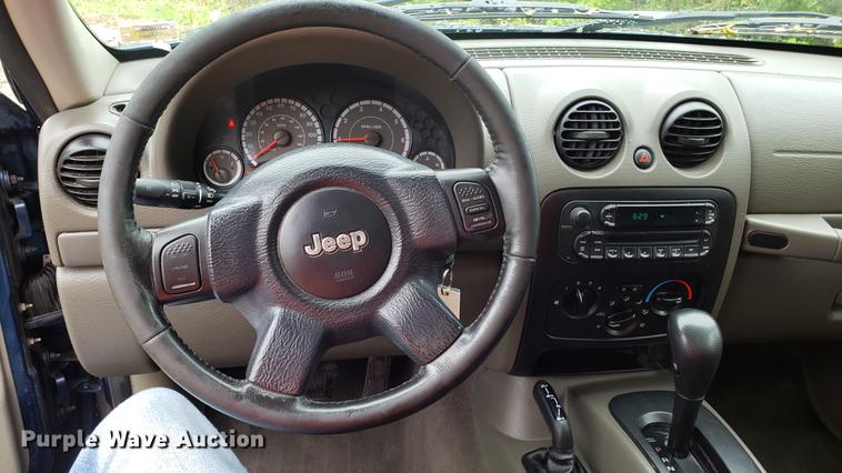 image for item EN9907 2005 Jeep Liberty SUV